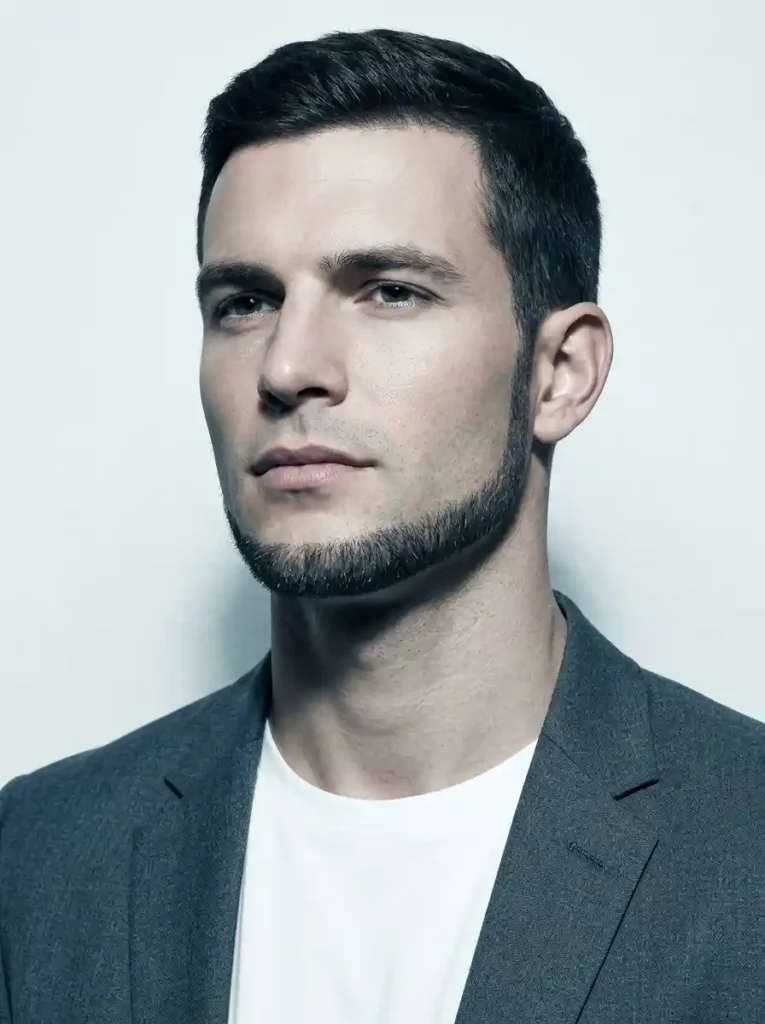 20 Beard Styles That Instantly Make Men Look More Refined 10 The Chinstrap Beard — Architectural Precision Along the Jaw